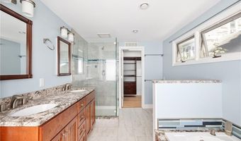 130 W Main St, North Kingstown, RI 02852