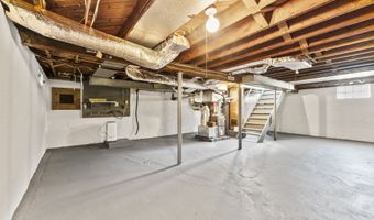 110 Minturn Rd, Bridgeport, CT 06606