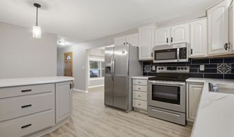 626 Willow Dr, Aberdeen, SD 57401