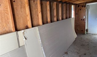 572 W Main St, Adena, OH 43901