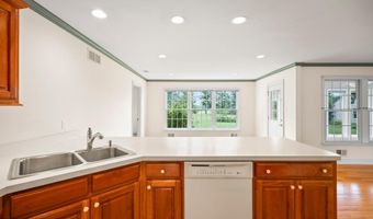151 S Main St, Allentown, NJ 08501