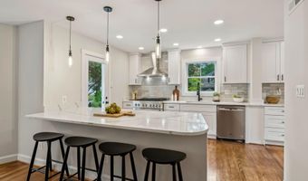 3801 LORCOM Ln N, Arlington, VA 22207