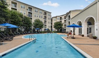 2465 ARMY NAVY Dr 1-202, Arlington, VA 22206