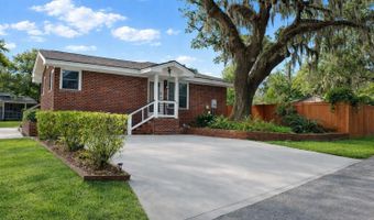 702 Center Dr W, Beaufort, SC 29902