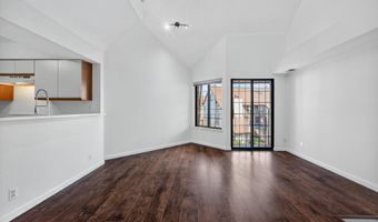 6017- F CURTIER Dr F, Alexandria, VA 22310