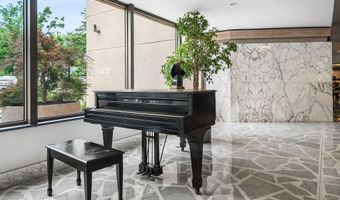1101 S ARLINGTON RIDGE Rd 212, Arlington, VA 22202