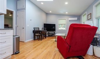 65 Walnut Dr, East Greenwich, RI 02818