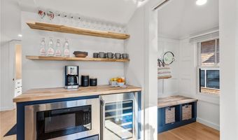14 Robinson St, Narragansett, RI 02882