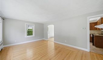 33 Shirley Dr, Cumberland, RI 02864