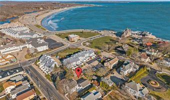 16 Courtway St, Narragansett, RI 02882
