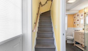 6 MacAlder St, Narragansett, RI 02882