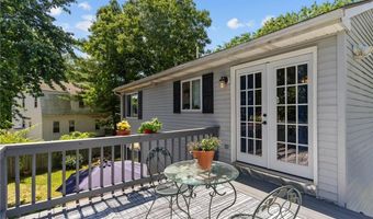 4 Clarke St, Warwick, RI 02886