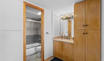 3675 N Country Club Dr 2404, Aventura, FL 33180
