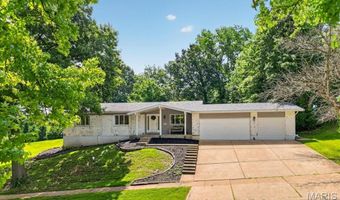 706 Clayworth Dr, Ballwin, MO 63011