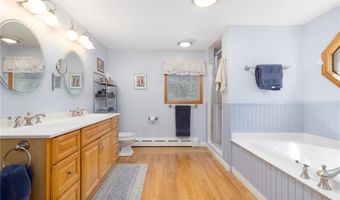 289 Oliphant Ln, Middletown, RI 02842