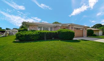 2042 W Spring Ridge Dr, Arlington Heights, IL 60004
