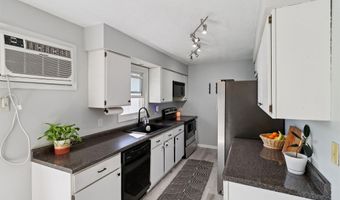 213 10th Ave SW, Altoona, IA 50009