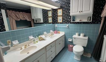 240 Whittle Cir, Ashburn, GA 31714