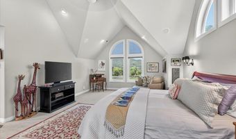 39 E Valley View Rd, Ashland, OR 97520