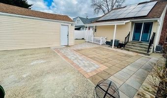 320 Greengrove Ave, Uniondale, NY 11553