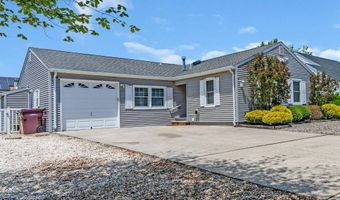82 Spinnaker Ct, Bayville, NJ 08721