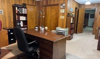 102 E Crockett St, De Kalb, TX 75559