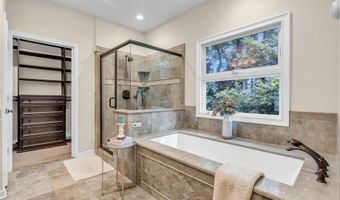 10 Greenwood Pl, Middletown, NJ 07748
