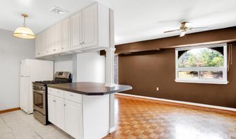 1 SILVERWOOD Cir 8, Annapolis, MD 21403