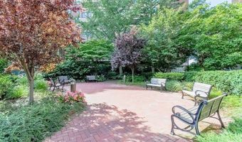 9 Hawthorne Place 12F, Boston, MA 02114