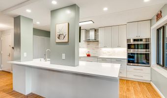 200 N PICKETT St 308, Alexandria, VA 22304