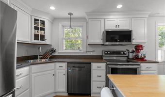 80 PECK Ave, Bristol, RI 02809