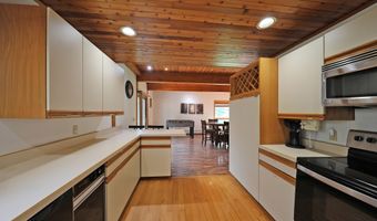 707 Benton Hill Rd, Becket, MA 01223
