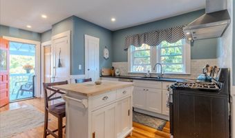 135 Russett Rd 2, Boston, MA 02132
