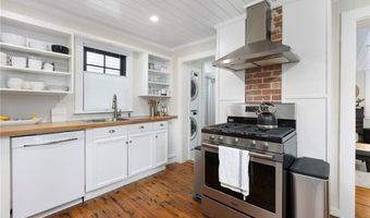 29 Bacheller St, Newport, RI 02840