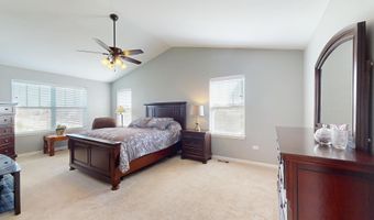 3221 N Heritage Ln, Arlington Heights, IL 60004