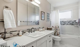 3621 Valley Rd, Casper, WY 82604
