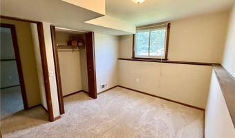 188 150th St W, Apple Valley, MN 55124