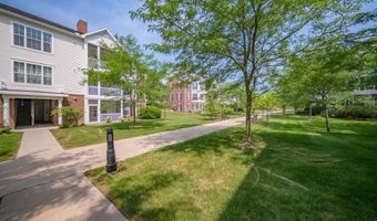 953 E Summerfield Glen Cir, Ann Arbor, MI 48103