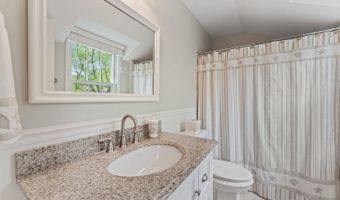 635 Oakview Dr, Algonquin, IL 60102