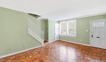 1401 S EDGEWOOD St 500, Arlington, VA 22204