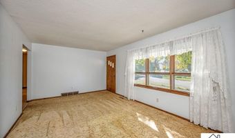 1614 Gateway Dr, Albert Lea, MN 56007