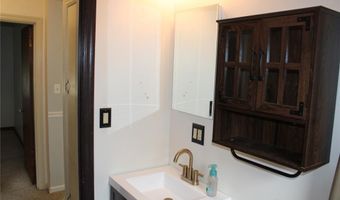 3 E Elm St, Alton, IL 62002