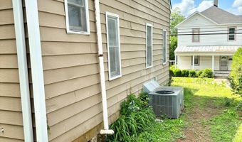 206 Henry M Turner St, Abbeville, SC 29620