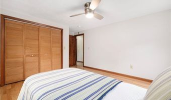 3 Grassy Plain Rd, Barrington, RI 02806