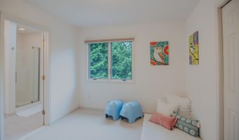 588 Green Rd, Ann Arbor, MI 48105
