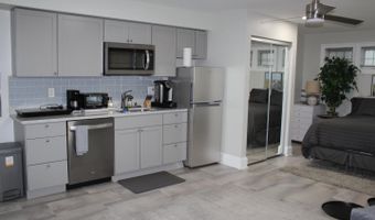 7703 NEWCASTLE Dr, Annandale, VA 22003