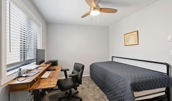 2 Roundhouse Rd 2, Bourne, MA 02532