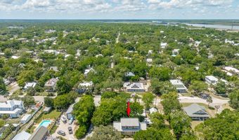 15 8th St, Apalachicola, FL 32320