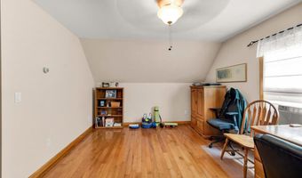 21 Bowling Green Ln, Belfast, ME 04915