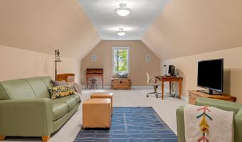 11 Aspen Ln, Bedford, NH 03110